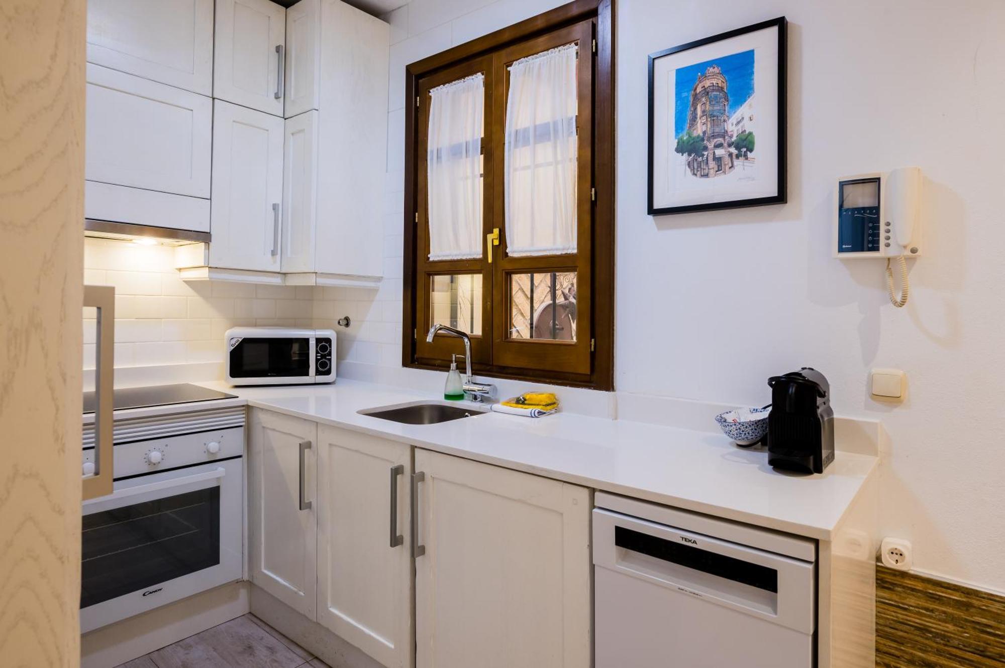 Ferienwohnung Beautiful And Cozy- 1Bd 1Bth- Arenal Center Sevilla Exterior foto