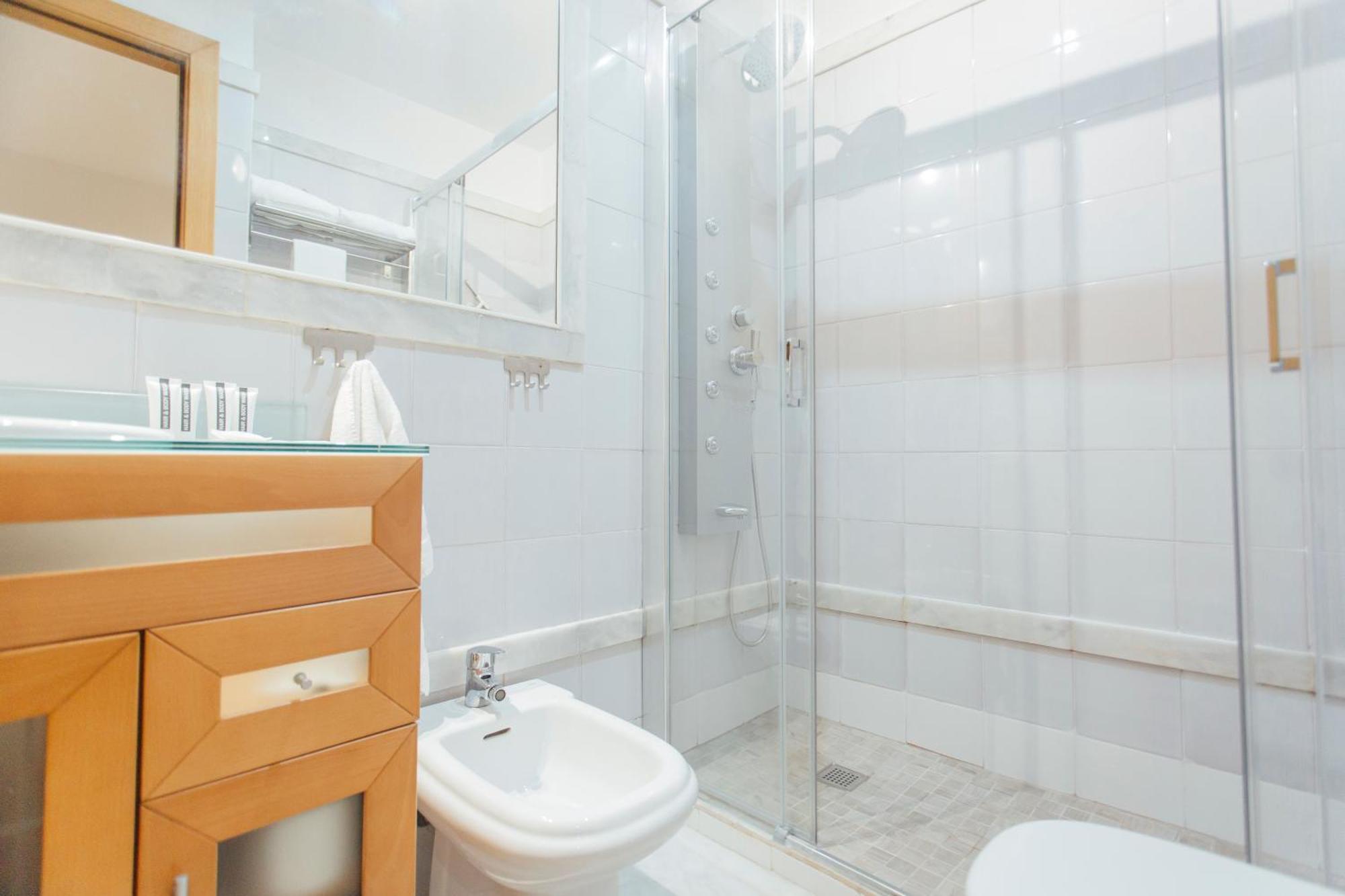 Ferienwohnung Beautiful And Cozy- 1Bd 1Bth- Arenal Center Sevilla Exterior foto
